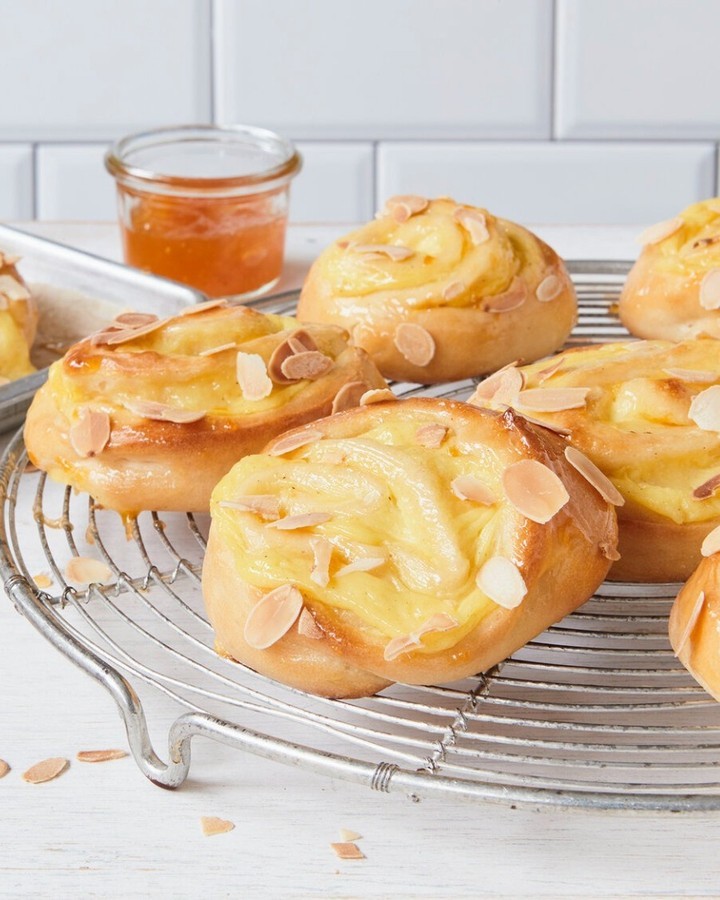 German Vanilla Pudding Rolls