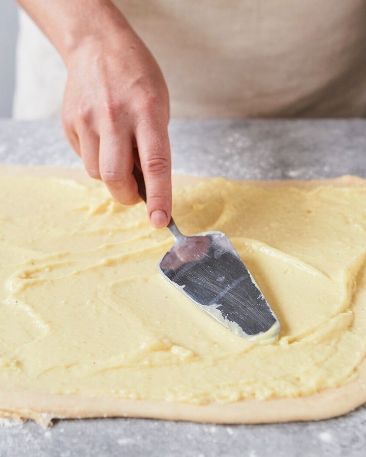 German Vanilla Pudding Rolls