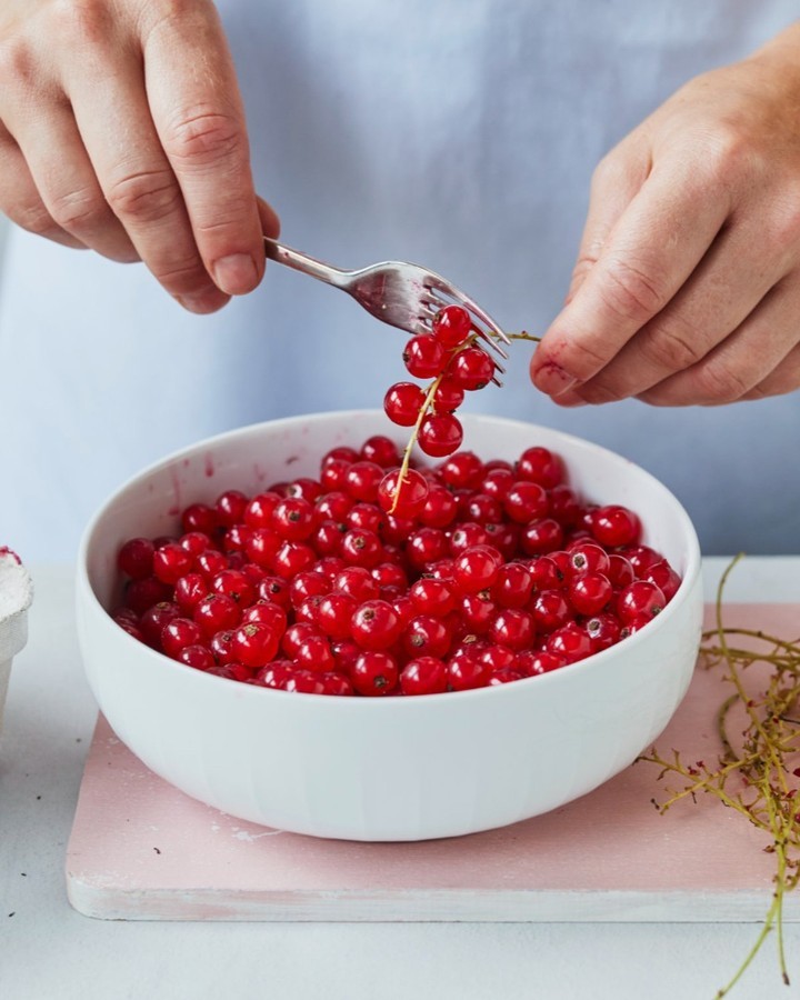 Quick German Red Currant Crumble Cake