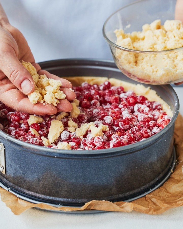 Quick German Red Currant Crumble Cake