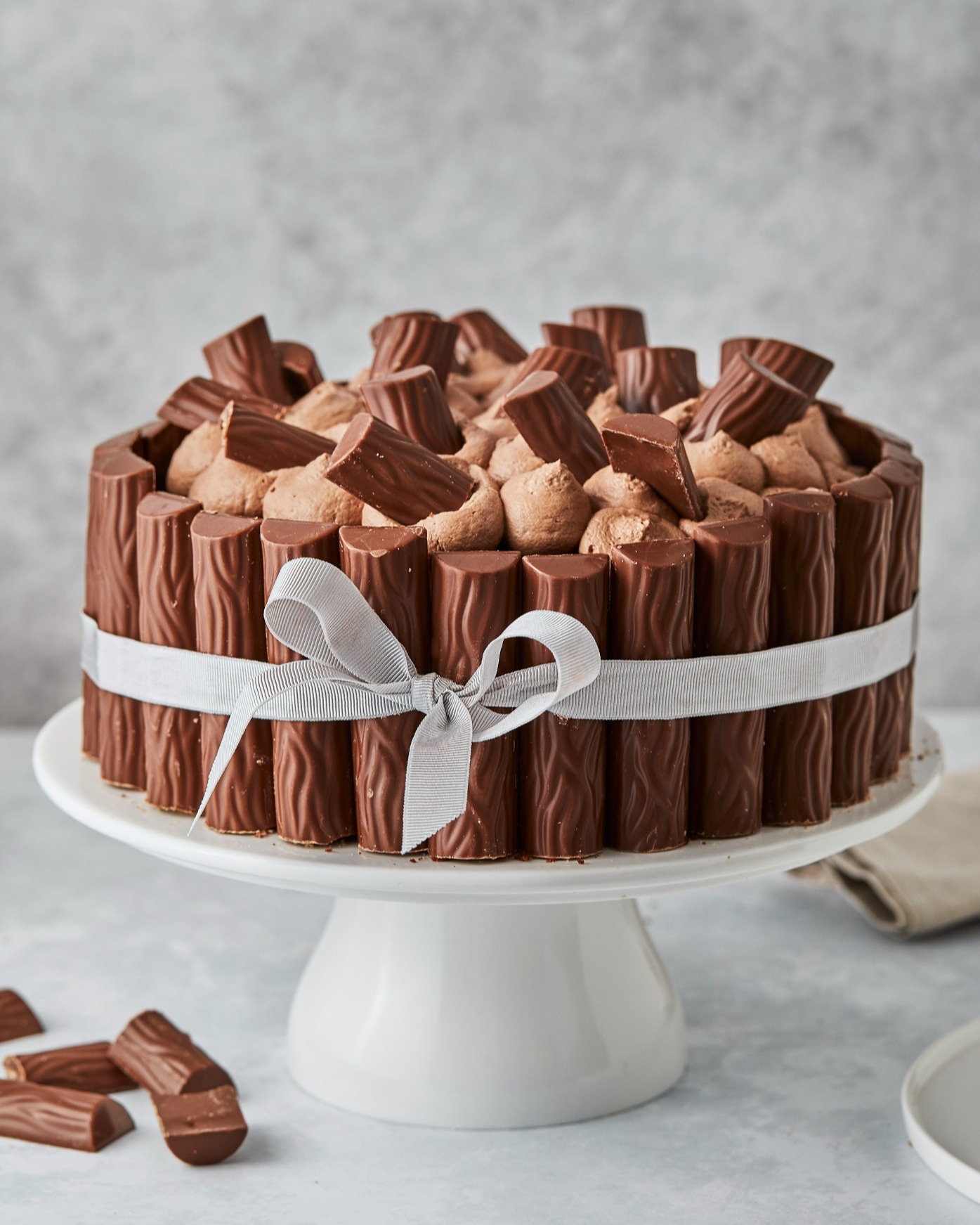 Easy Duplo Chocolate Cake with Mascarpone Cream