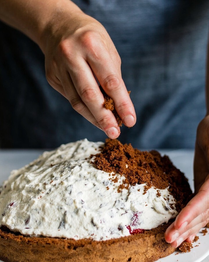 German Mole Cake with Fresh Strawberries