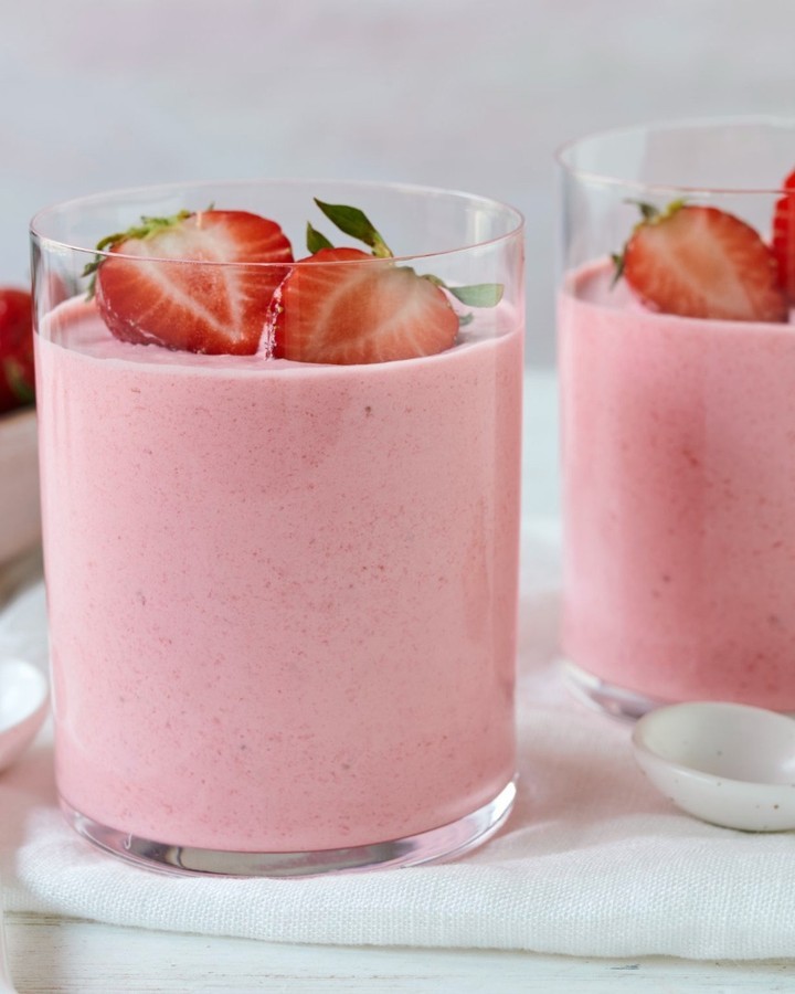 Easy Light Strawberry Cream Dessert in Glasses