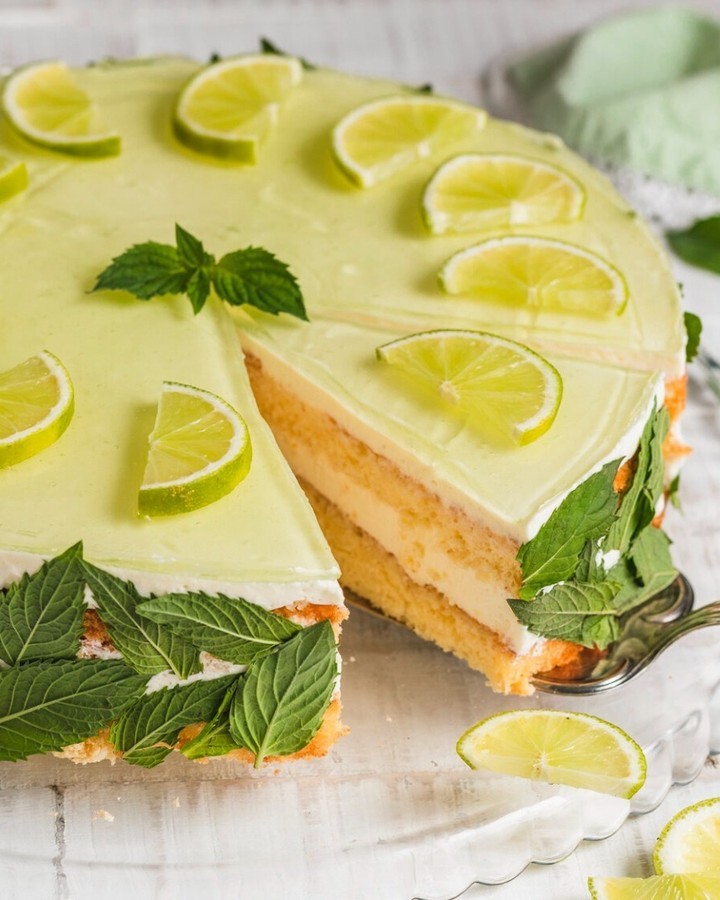 Hugo Cake with Prosecco and Elderflower