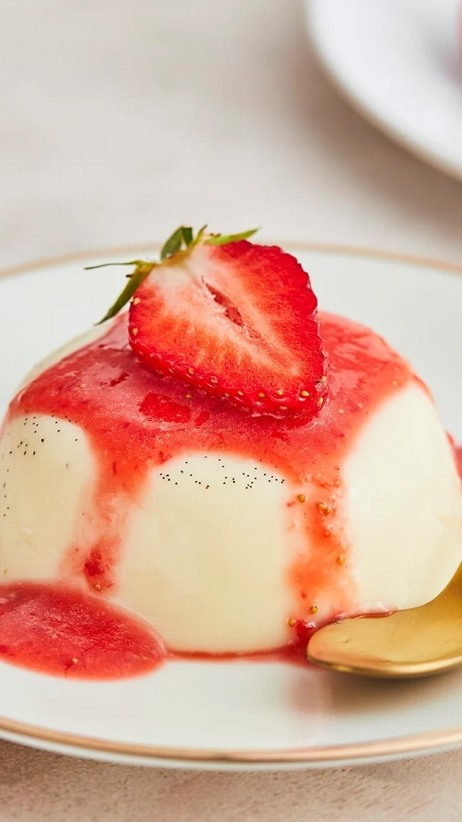 Classic Vanilla Panna Cotta with Strawberry Topping