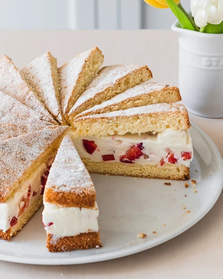 Strawberry Quark Cream Layer Cake