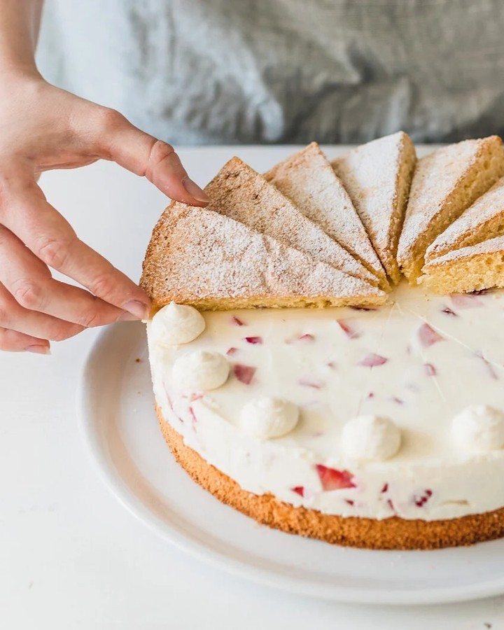 Strawberry Quark Cream Layer Cake