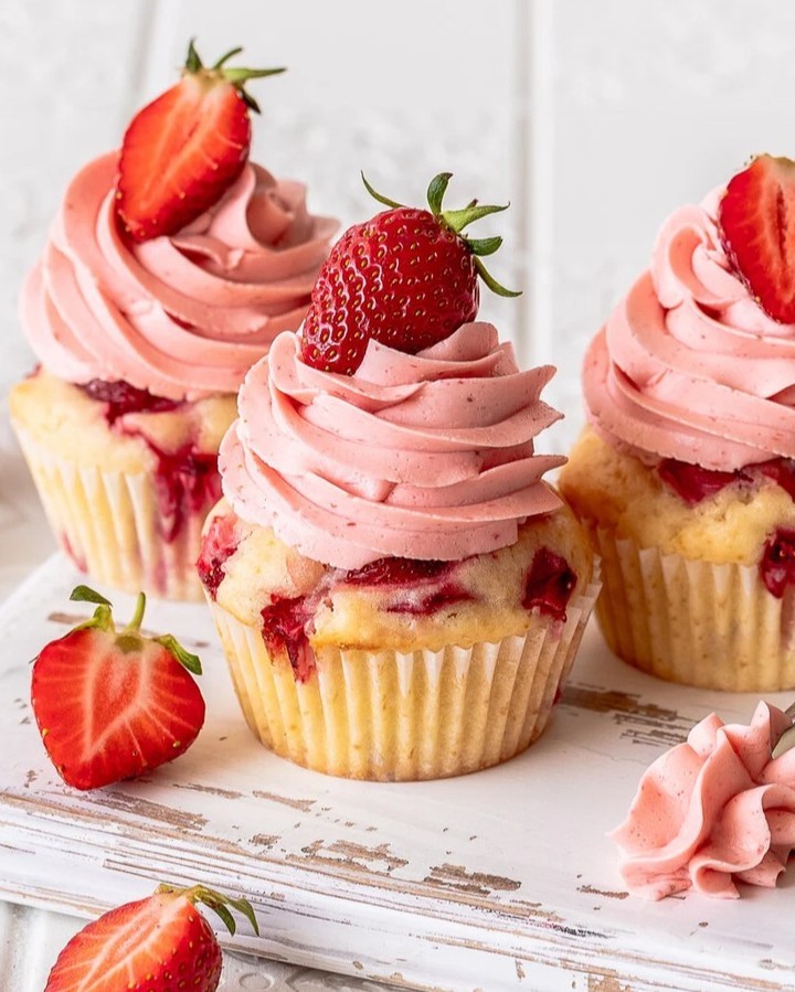 Fluffy Strawberry Cupcakes with Vanilla Pudding and Buttermilk