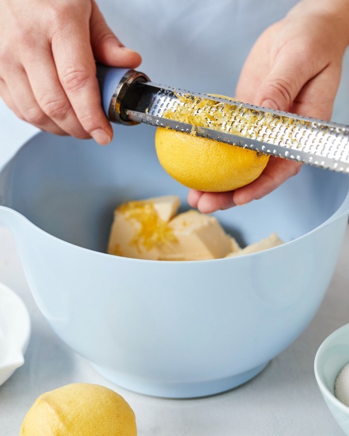 Easy Moist Sicilian Lemon Cake with Limoncello