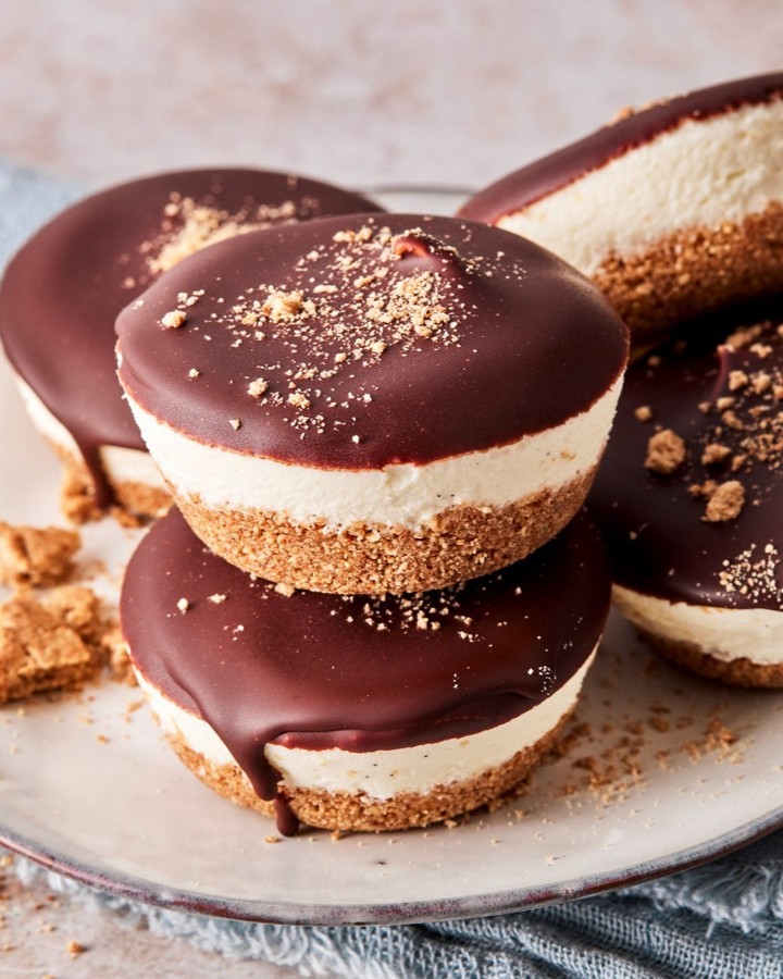 No-Bake Cheesecake Bites with Chocolate and Lemon