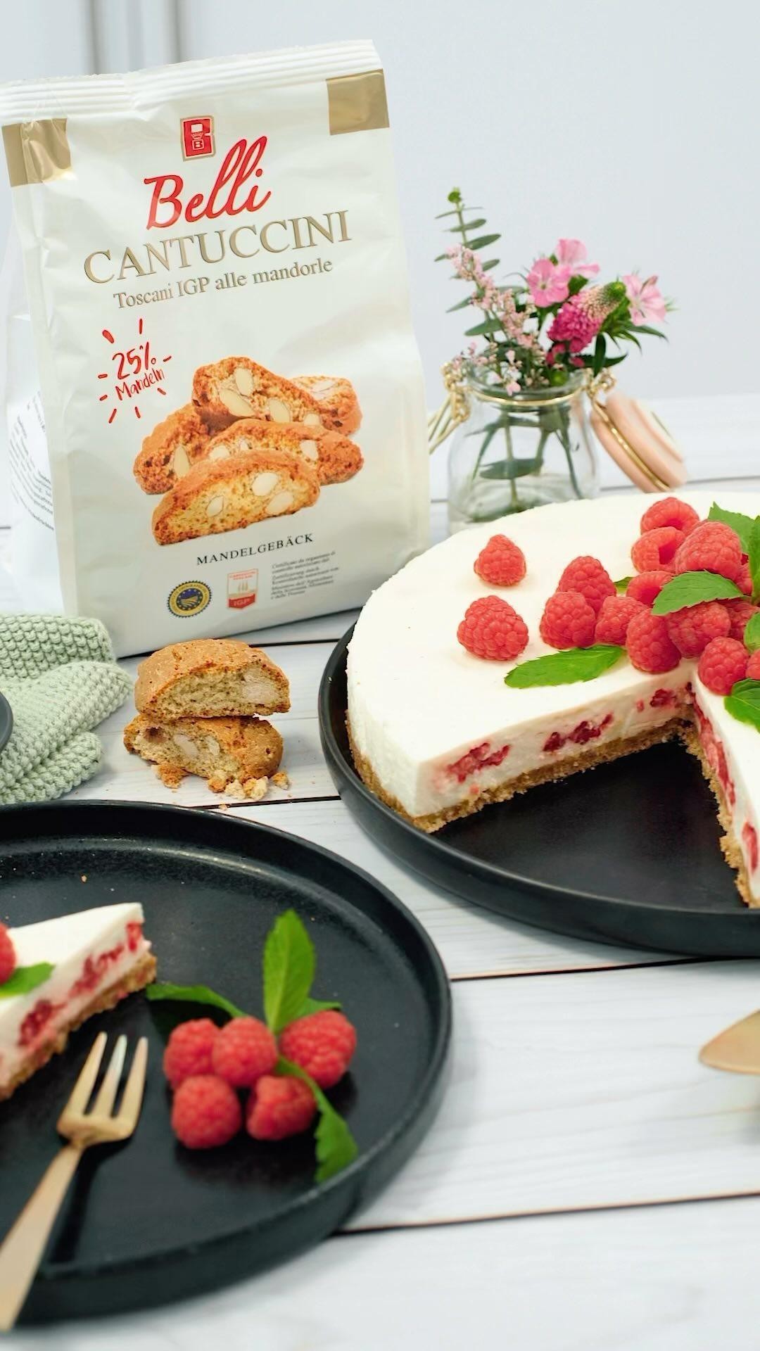 Creamy No-Bake Raspberry Cream Cheese Cantuccini Cake