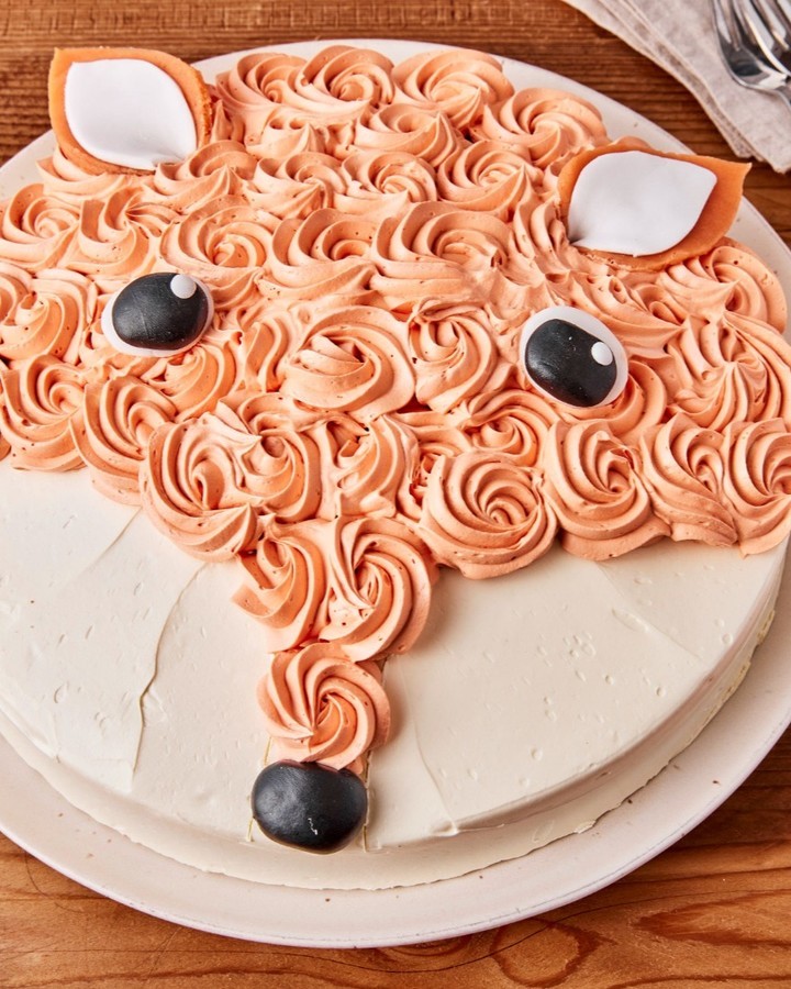 Marbled Fox Cake with Buttercream Decoration