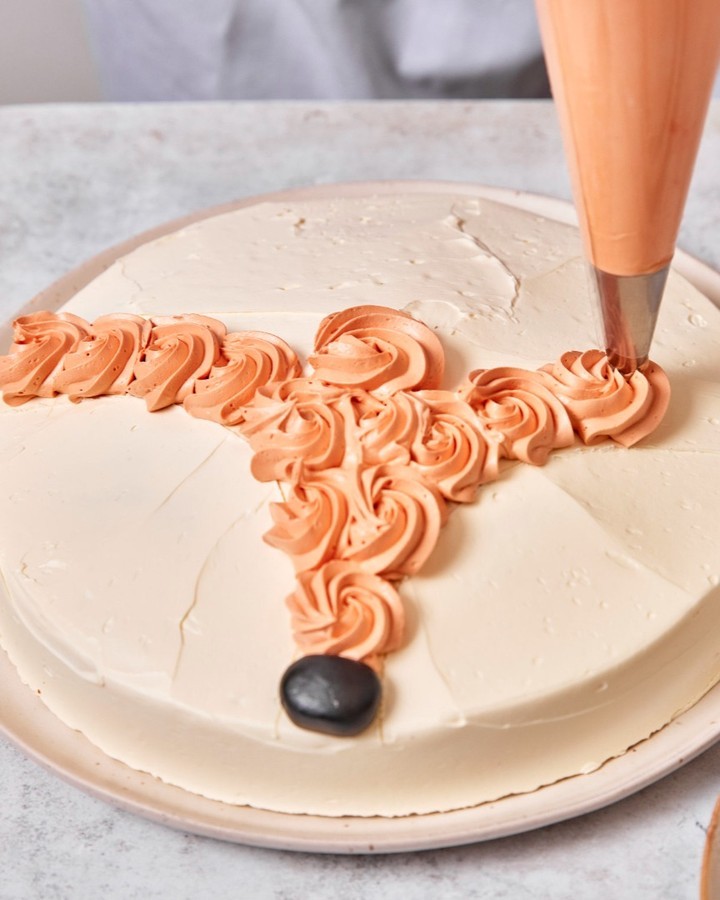 Marbled Fox Cake with Buttercream Decoration