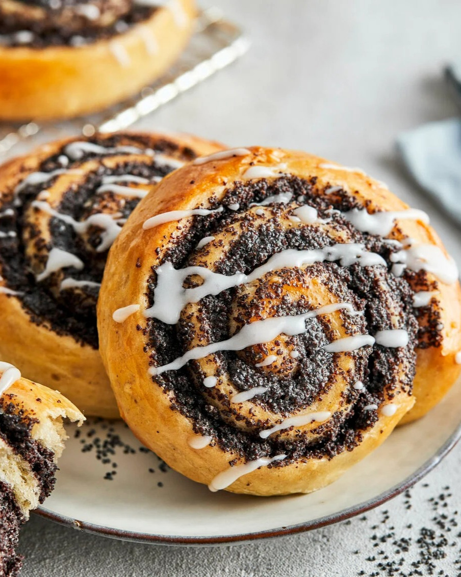 Super Fluffy Vegan Poppy Seed Rolls