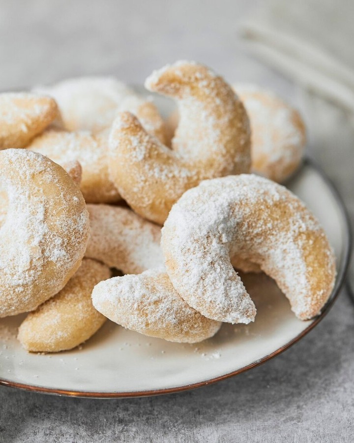 Simple Austrian Vanilla Crescent Cookies