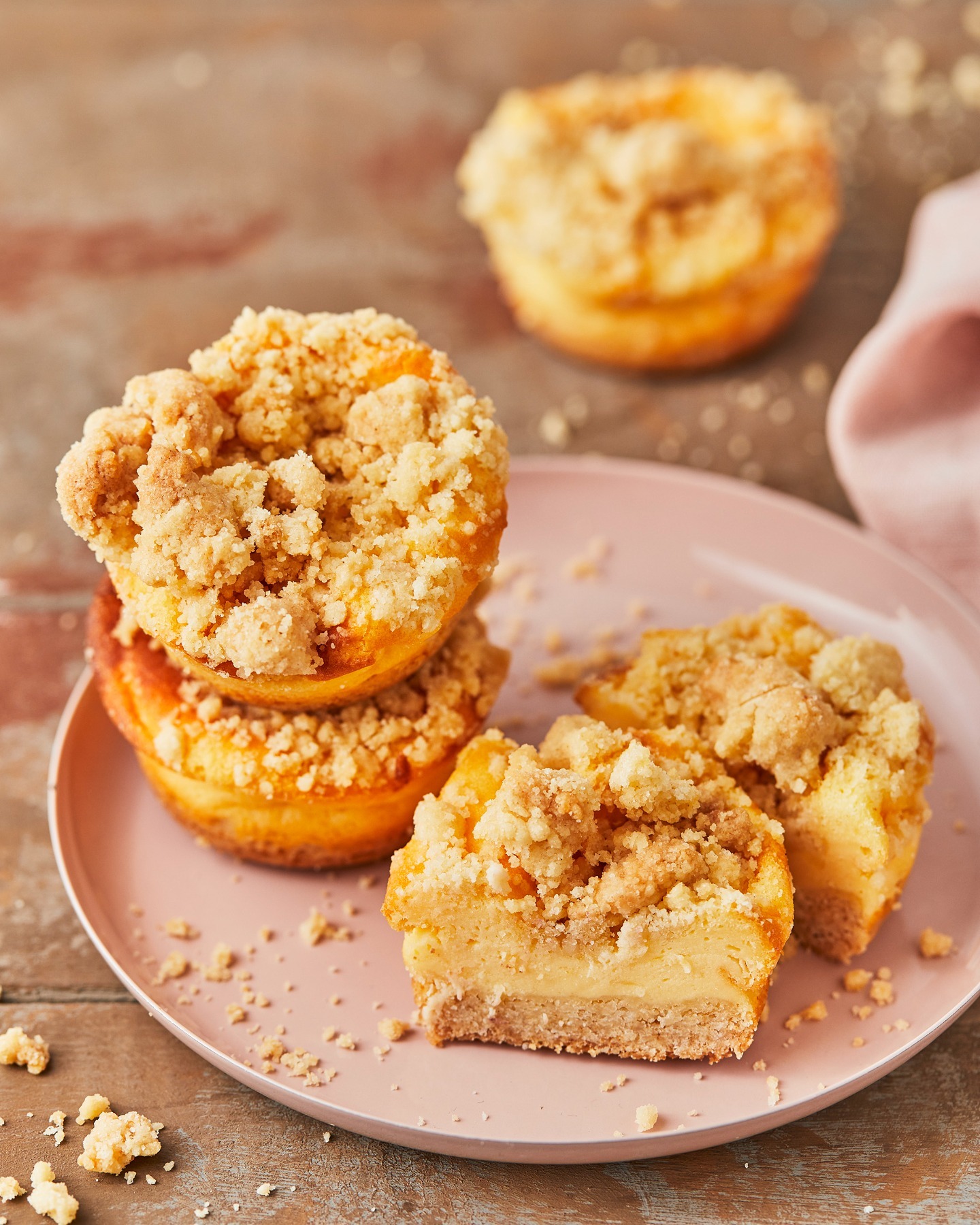 Vanilla Quark Cheesecake Muffins with Crumb Topping