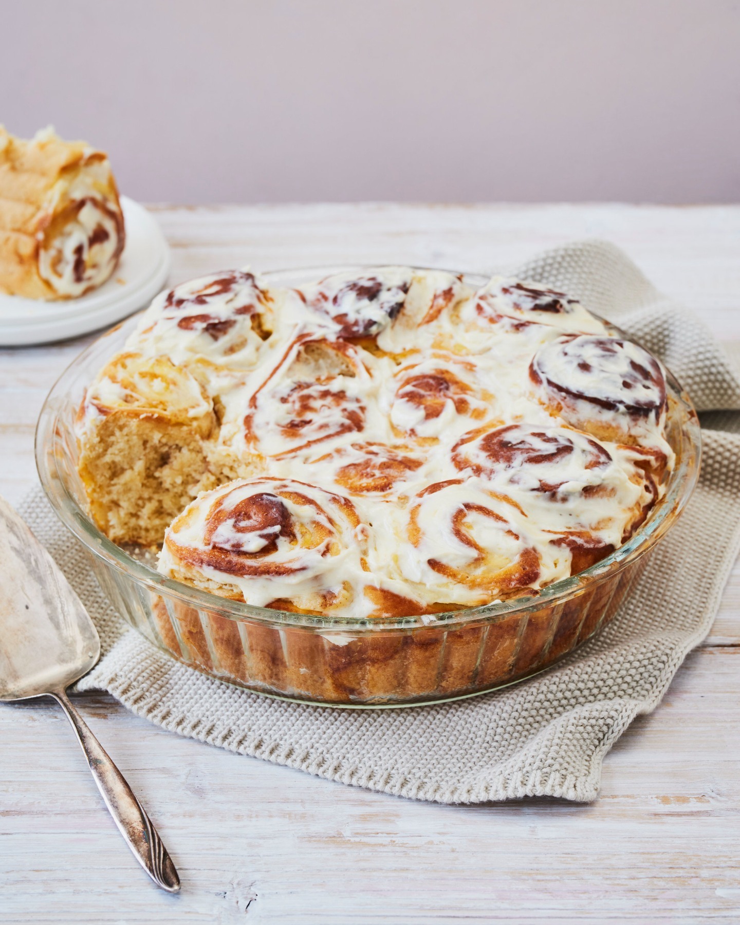 Fluffy Cheesecake Rolls with Cinnamon Cream Filling