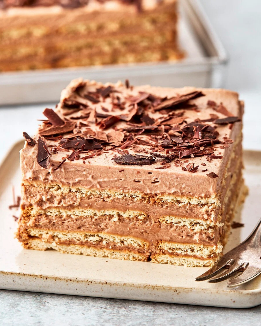 No-Bake Butter Biscuit Chocolate Cream Cake