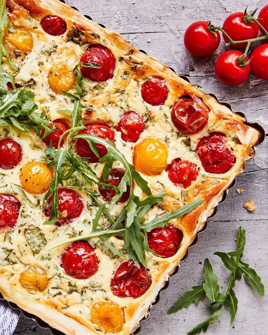 Quick and Delicious Tomato Quiche with Puff Pastry