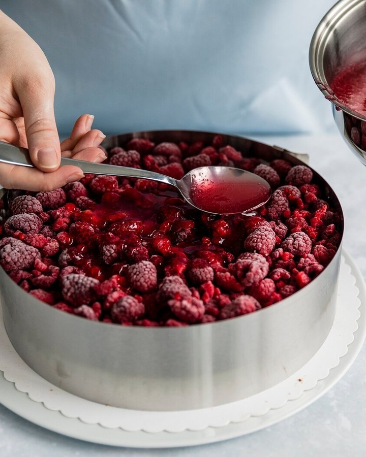 Airy Raspberry Yogurt Cream Cake