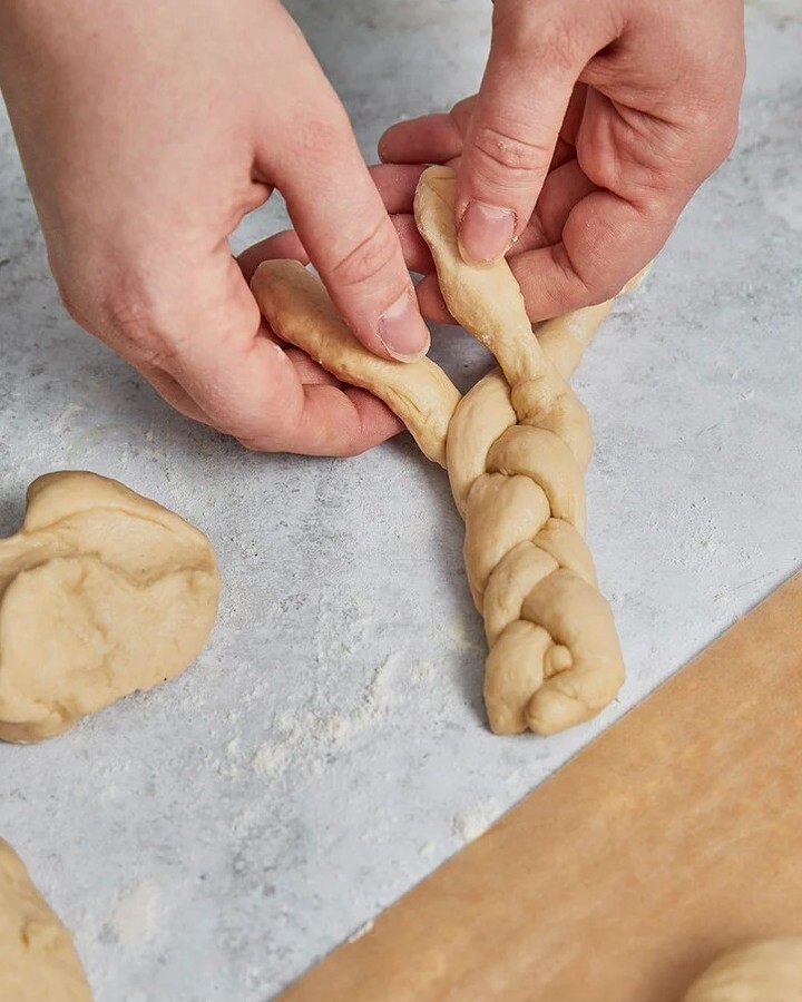 Sweet Easter Yeast Nests with Colored Eggs