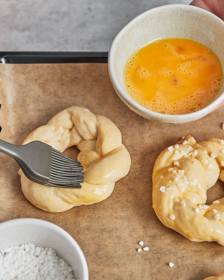Sweet Easter Yeast Nests with Colored Eggs