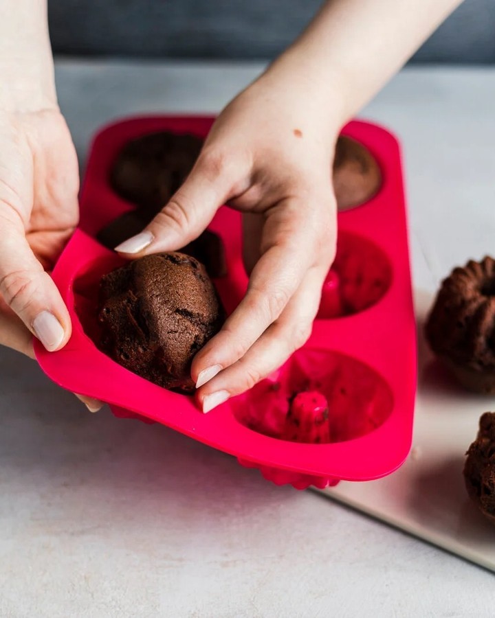 Mini Chocolate Gugelhupf Cakes Perfect for Parties