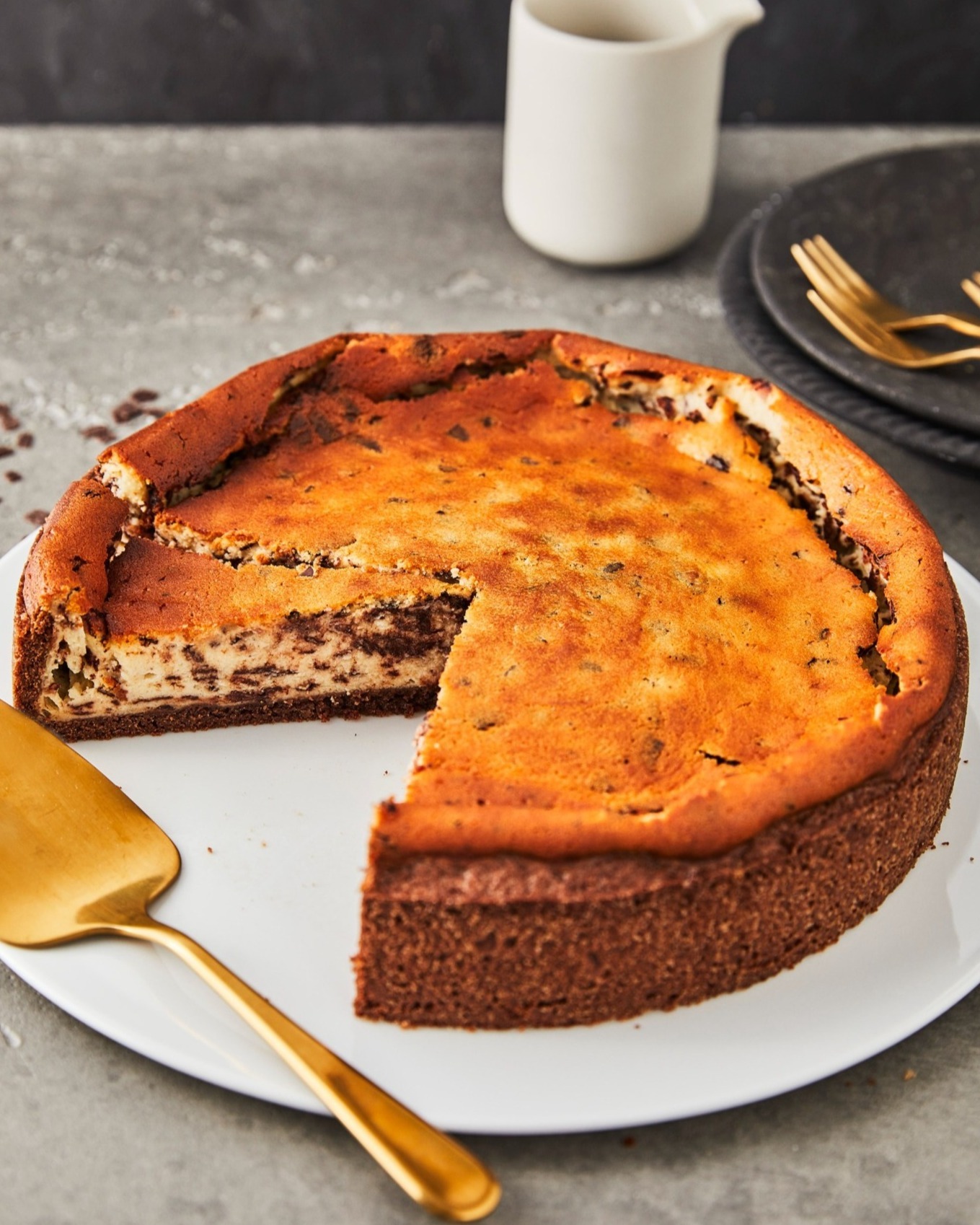 German Stracciatella Cheesecake with Chocolate Crust