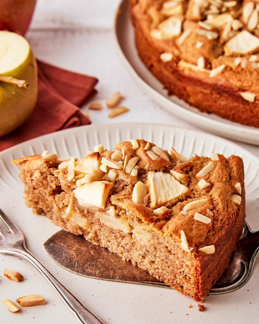 Easy Sugar-Free Apple Cake with Dates