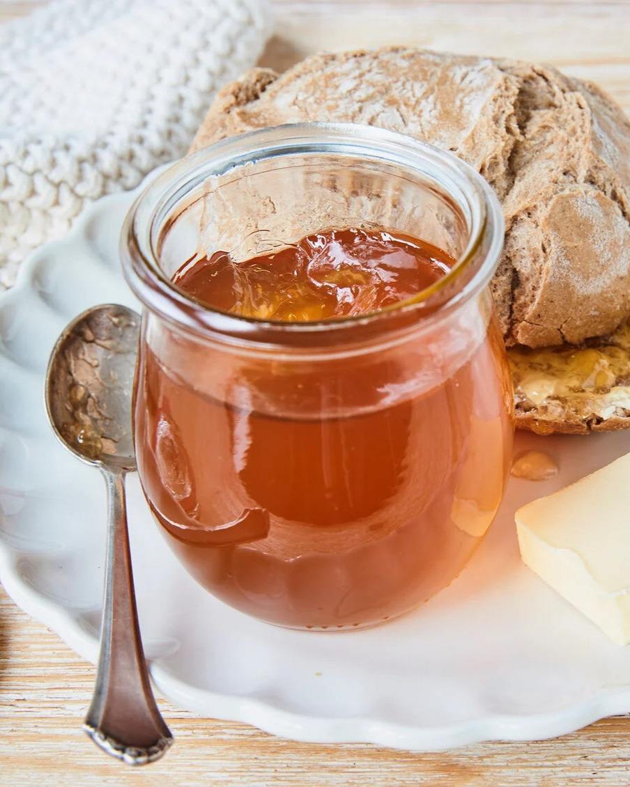 Simple Homemade Whole Apple Jelly