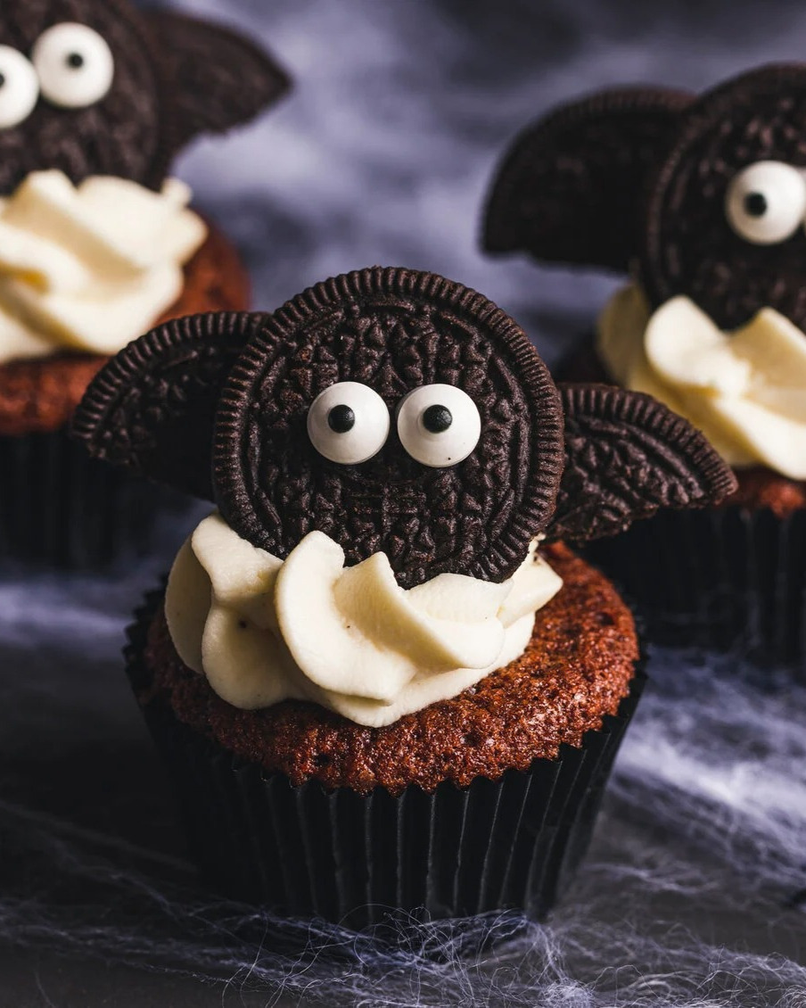 Must-Have Spooky Halloween Bat Cupcakes