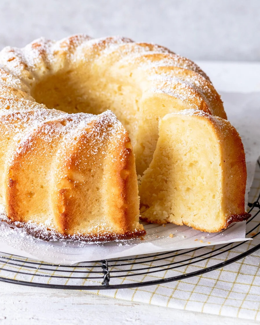 Quick and Easy Quark Gugelhupf Cake