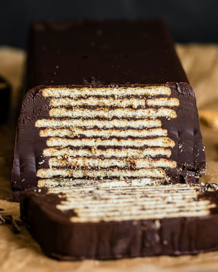 German No-Bake Chocolate Biscuit Cake