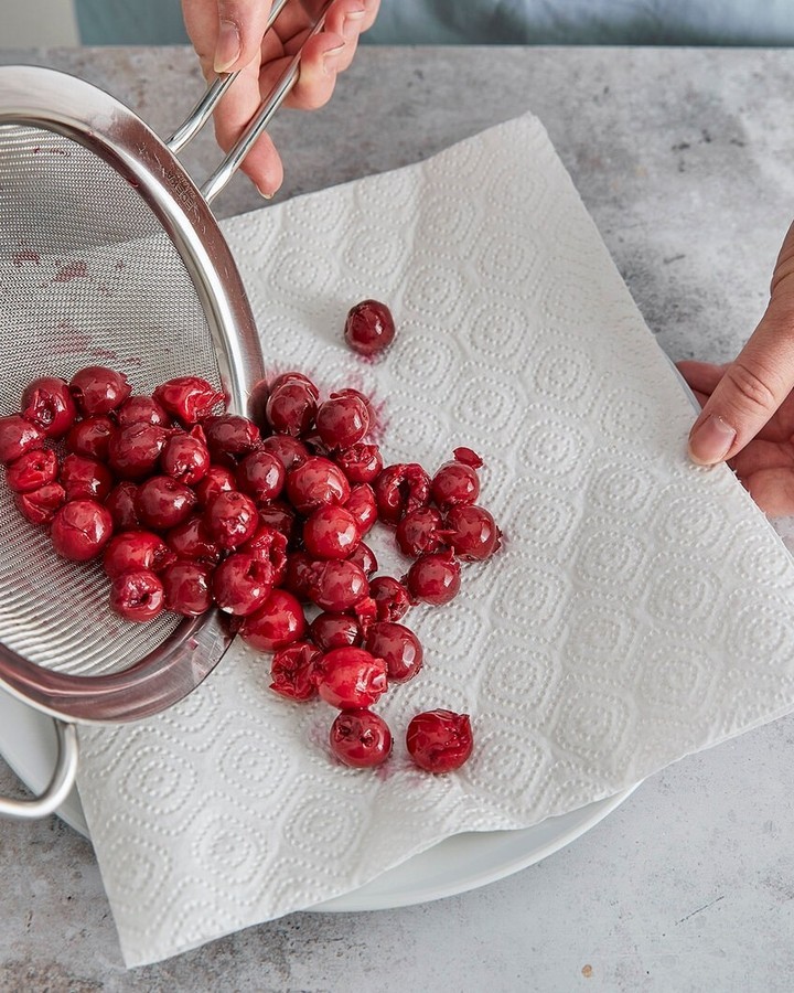 Moist Cherry Brownies with Dark Chocolate