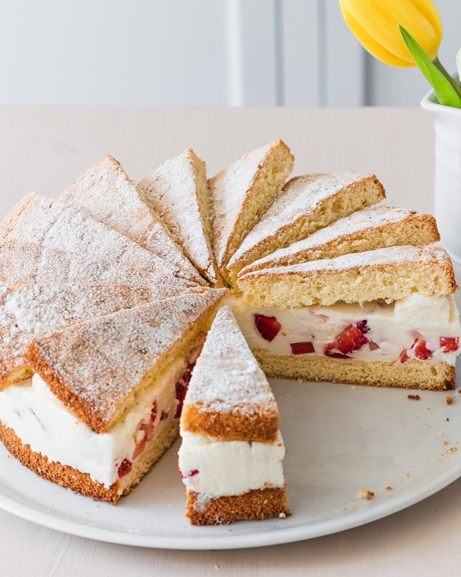 Strawberry Quark Cream Fan Cake
