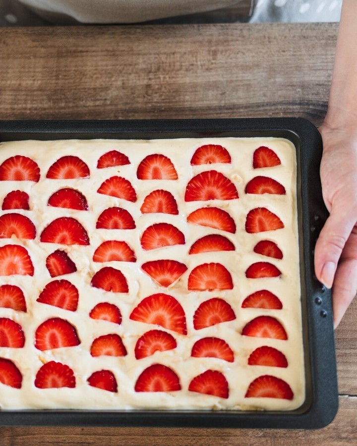 Strawberry Cheesecake Swirl Blondies with White Chocolate