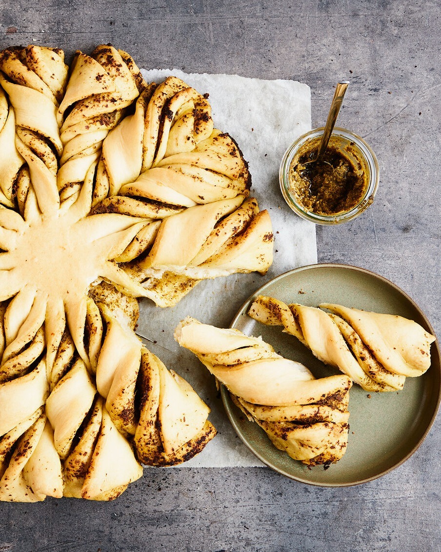 Easy Pesto Bread Flower Party Appetizer