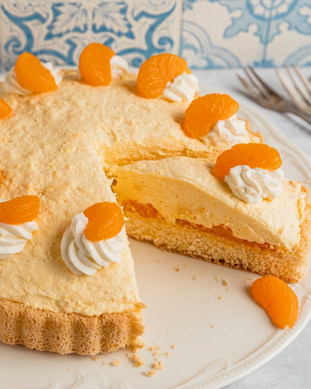 Mandarin Shake Cake with Vanilla Cream