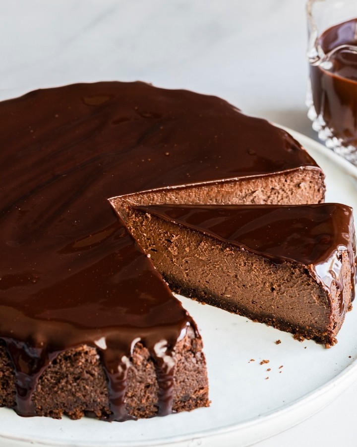 Velvety Chocolate Cheesecake with Smooth Ganache Topping