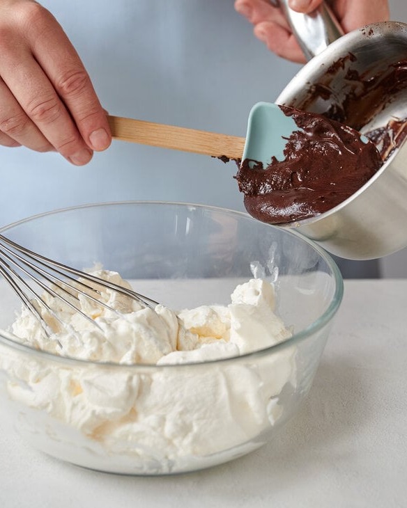 Easy Gelatin-Free Baileys Chocolate Mousse