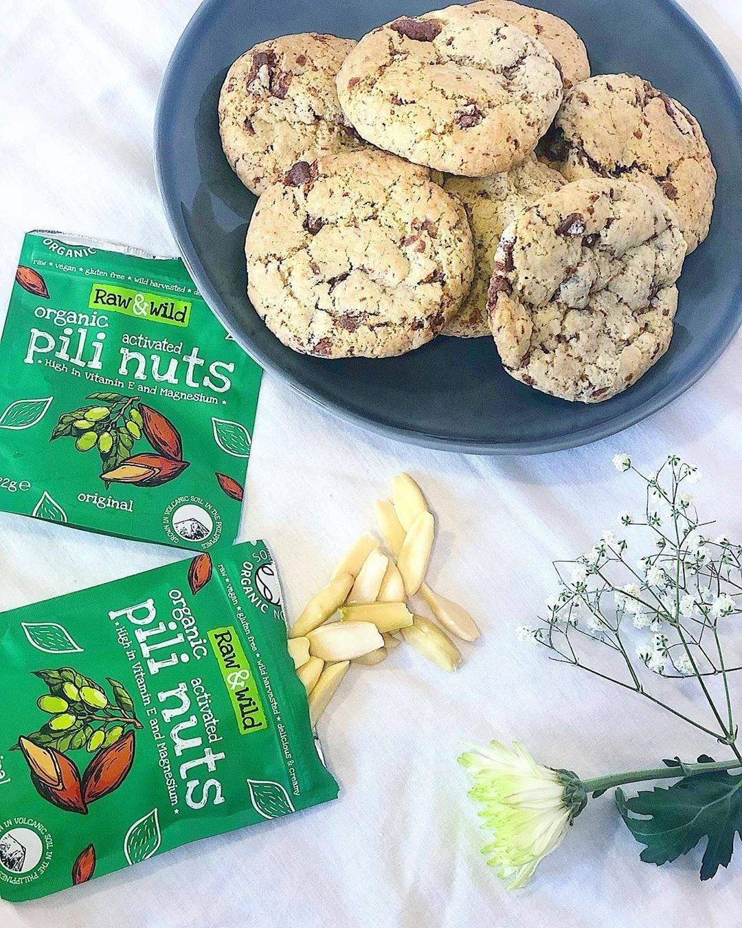 Vegan Cookies with Pili Nuts and Chocolate Chips