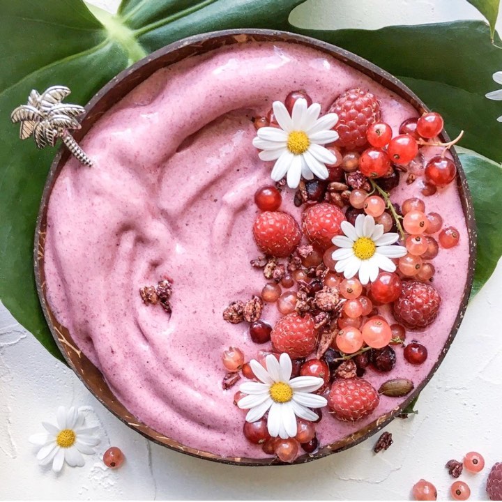 Easy Pomegranate Banana Smoothie Bowl