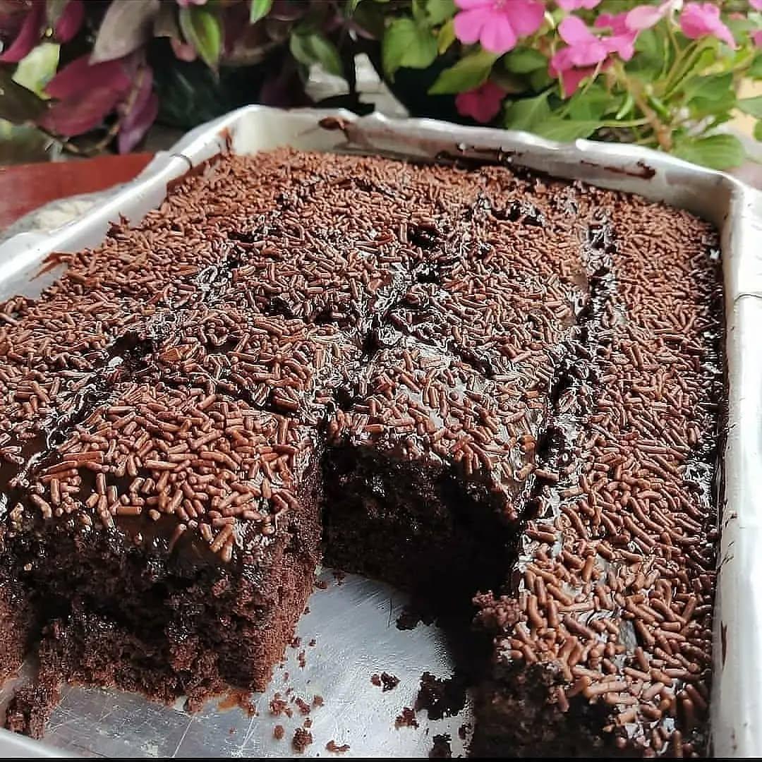 Quick and Easy Blender Chocolate Cake