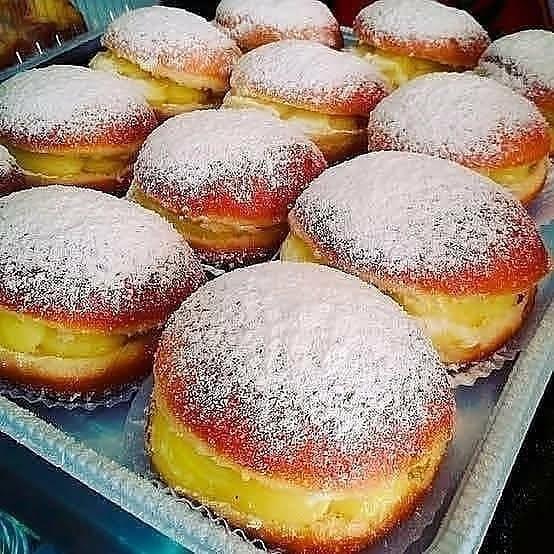 Brazilian Cream-Filled Yeast Doughnuts