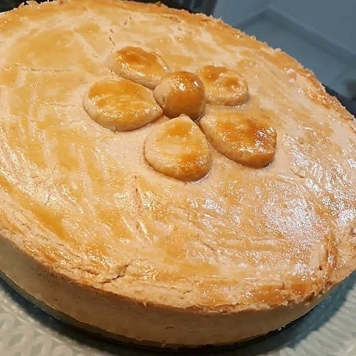 Brazilian Chicken Pot Pie with Corn and Cheese
