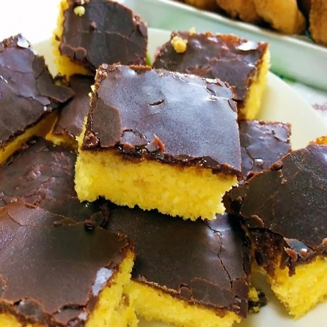 Easy Carrot Cake with Crunchy Chocolate Glaze