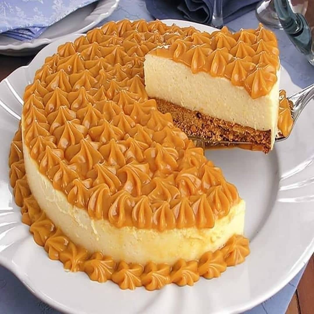 Creamy Dulce De Leche Cheesecake