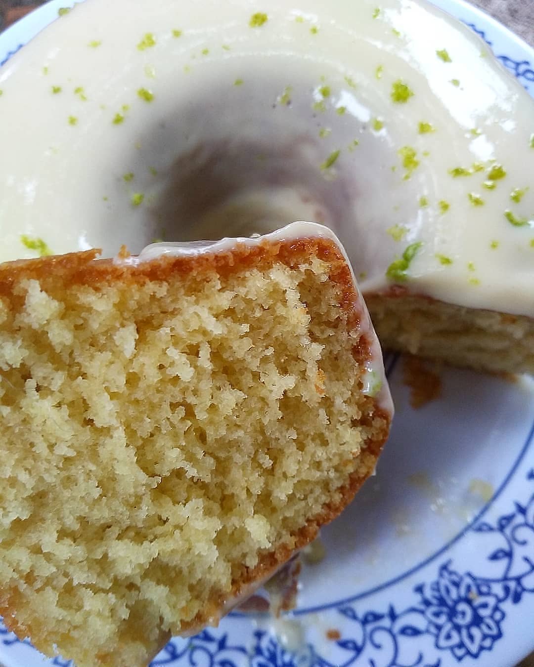 Fluffy Cake with Lemon Mousse