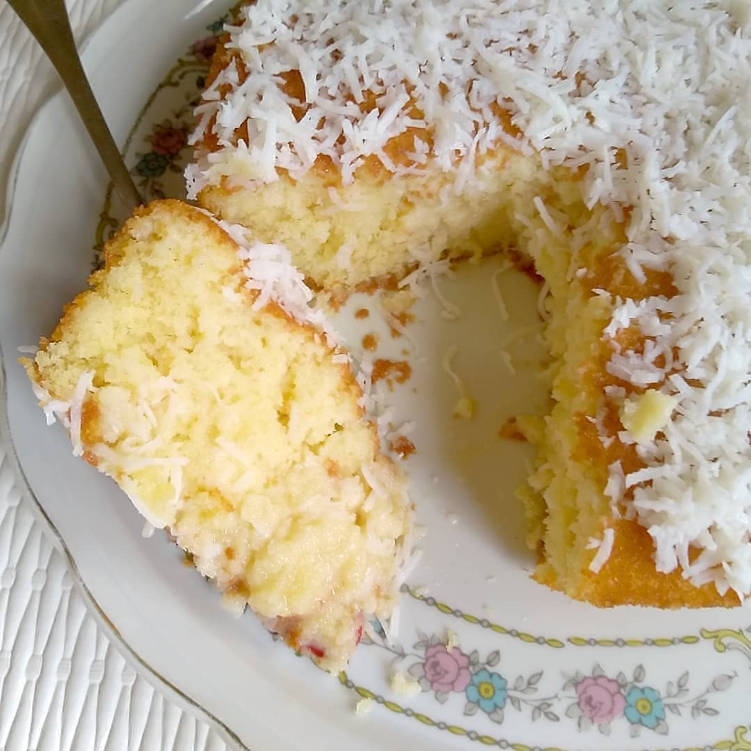 Chilled Coconut Cake with Creamy Topping