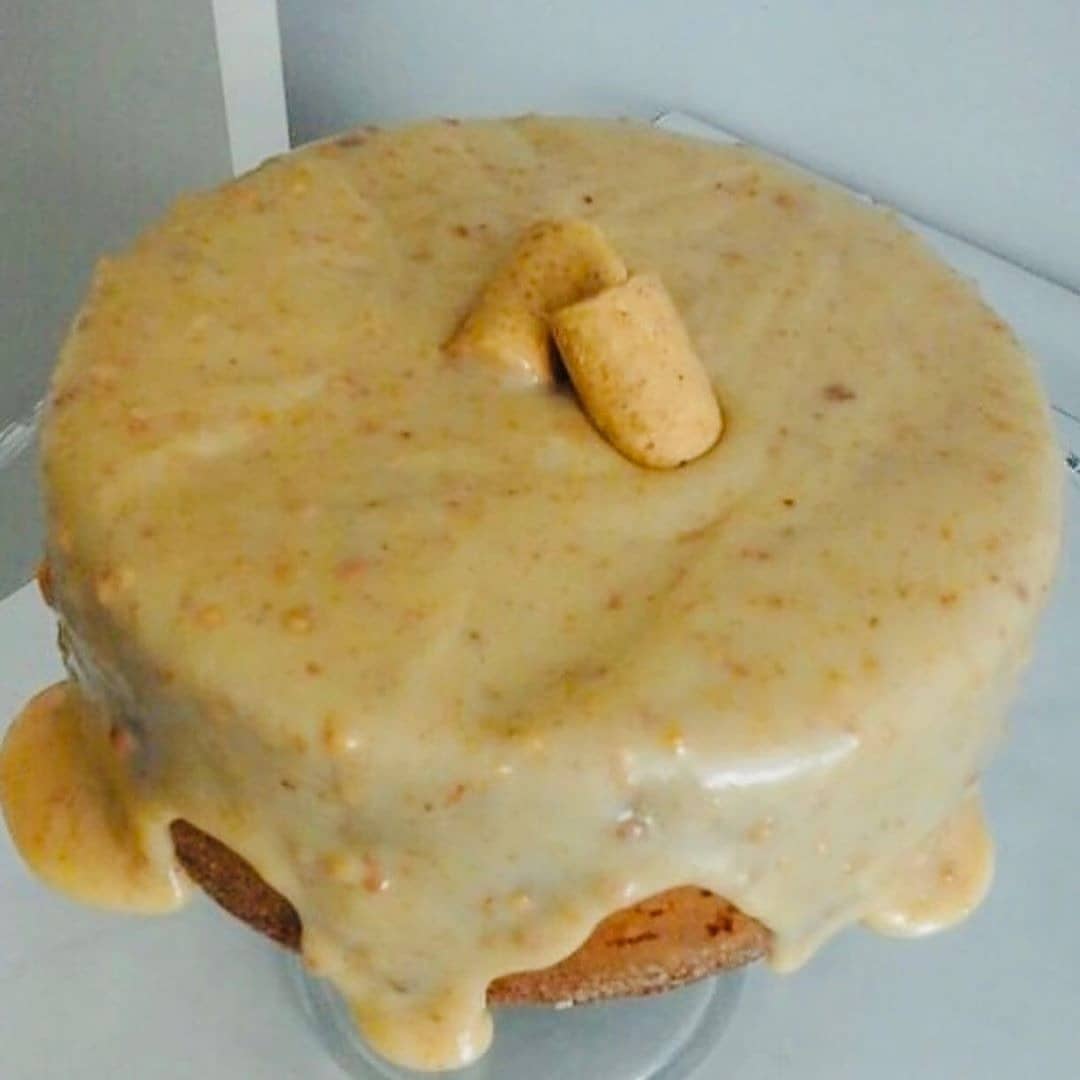 Traditional Brazilian Peanut Brittle Cake
